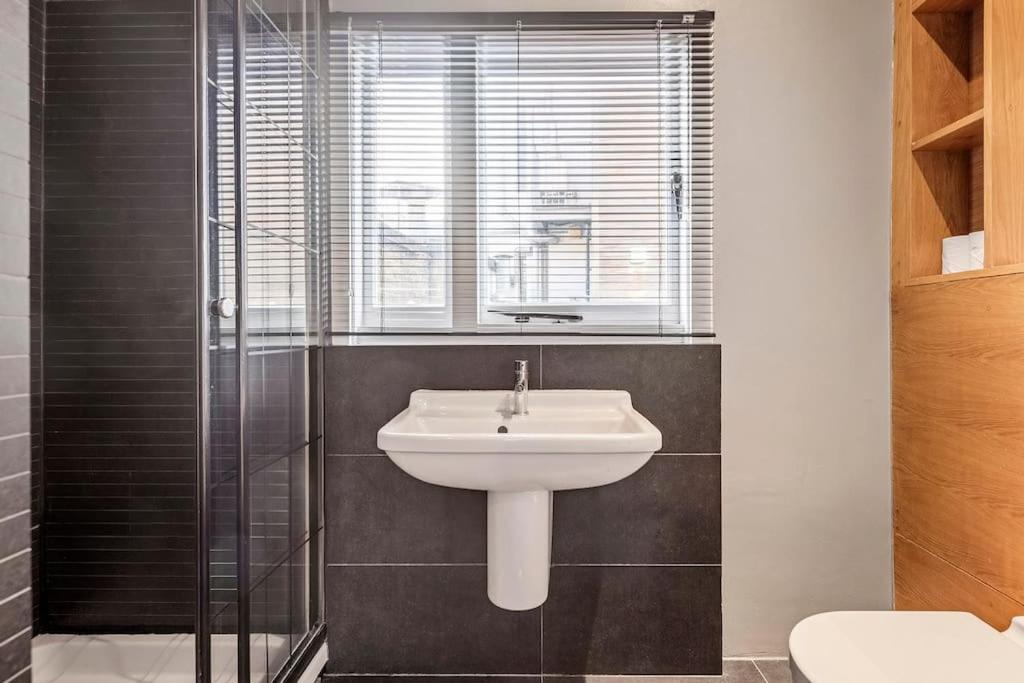 Ferienhaus Spacious On Chapel Market London