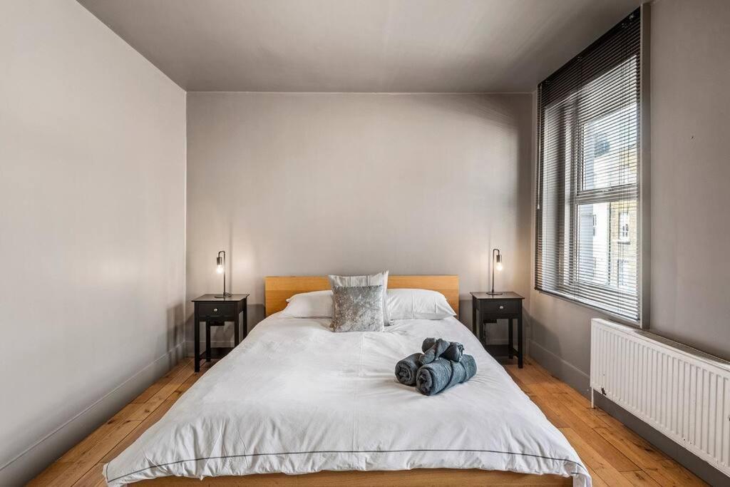 Spacious On Chapel Market Ferienhaus London